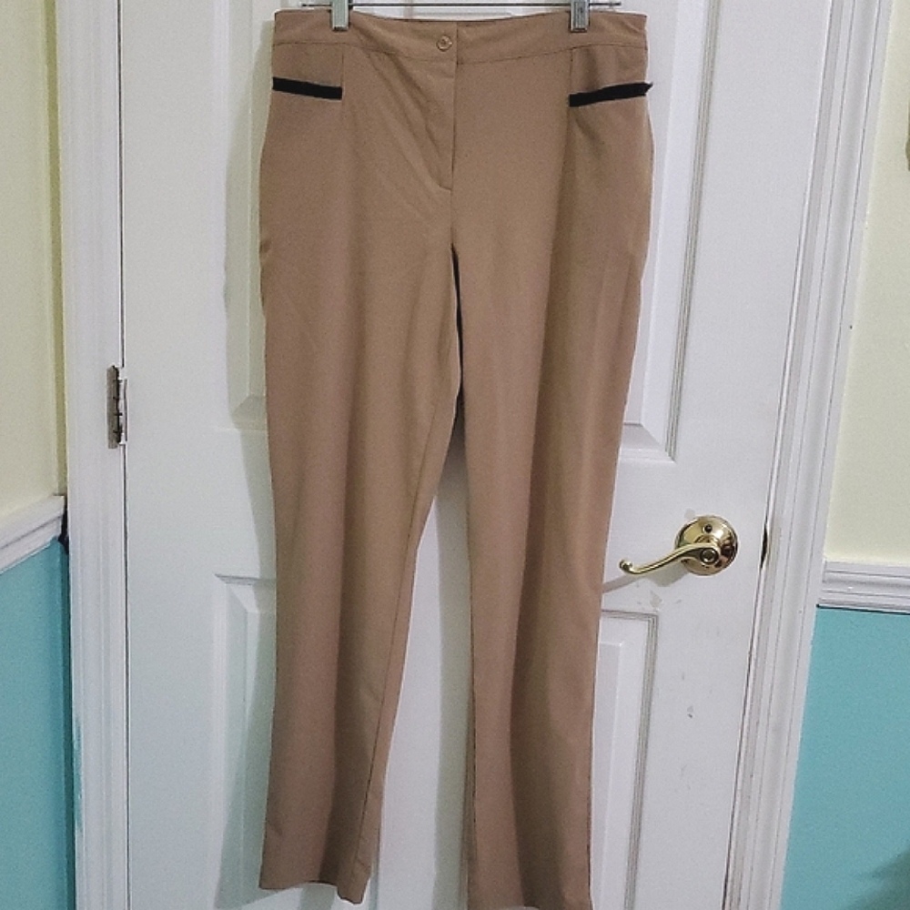 Chico's Zenergy Tan Black Trim Travel Office Trousers Dress Pants M